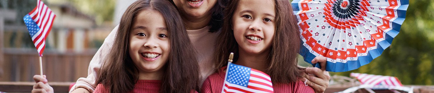Solicitud de estatus de refugiados aprobada para una familia asiática Solicitud de estatus de refugiados aprobada para una familia asiática