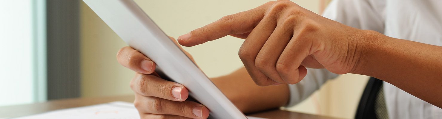 Revisión del estatus USCIS para un trámite legal de inmigración